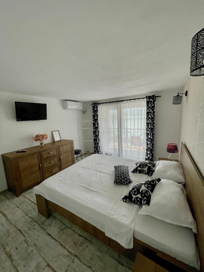 Hotel Mustaciosul Dunarii Ieşelniţa Zewnętrze zdjęcie